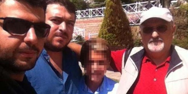 �mraniye'de deh�eti ya�atan ile deh�eti ya�ayan aile �yeleri ayn� karede