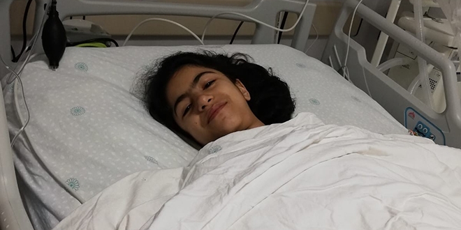 Kavgada arada kalıp boynuna makas saplanan küçük Ezel felç kalacak
