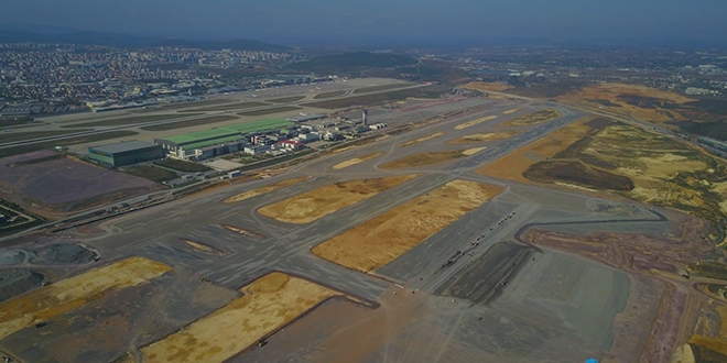 Sabiha G�k�en Havaliman�'nda ikinci pistin yap�m� s�r�yor