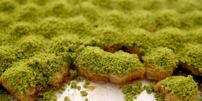 Fıstık fiyatları arttı, baklava fiyatları değişmedi