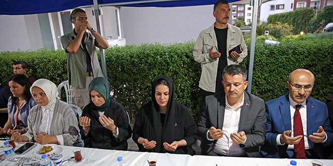 Bakan Pakdemirli'den taziye ziyareti