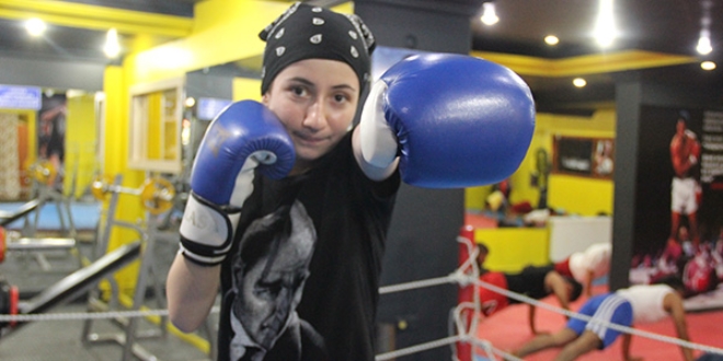 Boks ile başladı wushu kung fu şampiyon oldu!