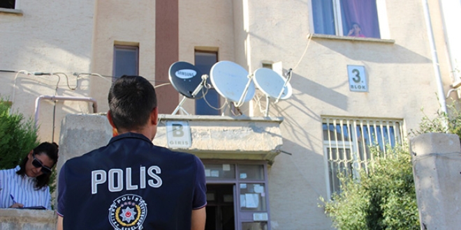 Annesi kilitledi, polis çilingirle kurtardı