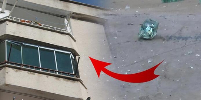 Balkon camı tost yiyen gencin kafasına düştü!