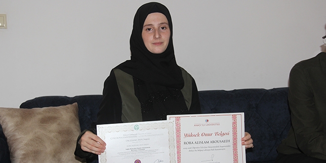 Suriyeli kad�n 2 �niversite bitirdi, ���nc�ye ba�lad�