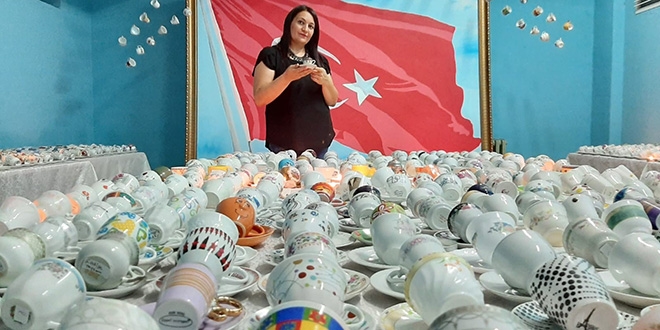 Öğretmen, 3 bin kahve fincanlarıyla Guinnes'e aday