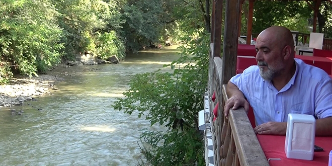 Bu akarsu diğerleri gibi değil, tersine akıyor