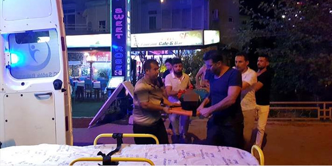 Kabloyla çatıdan inmeye çalışırken düşüp öldü