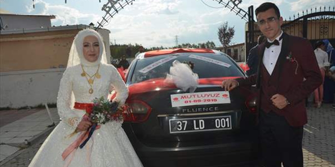 Makam aracı şehit oğluna gelin arabası oldu