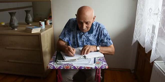 Emekli öğretmen izlediği filmden etkilenerek 5 kitap yazdı