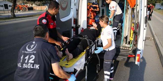 Hamile kad�n otomobilden atlad�, e�i g�zalt�na al�nd�