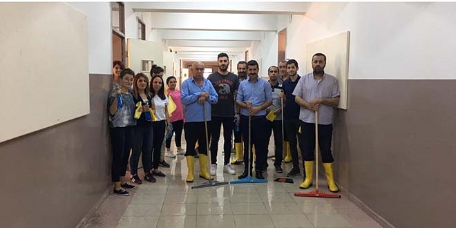 Kalem tutan eller, bu defa temizlik yaptı