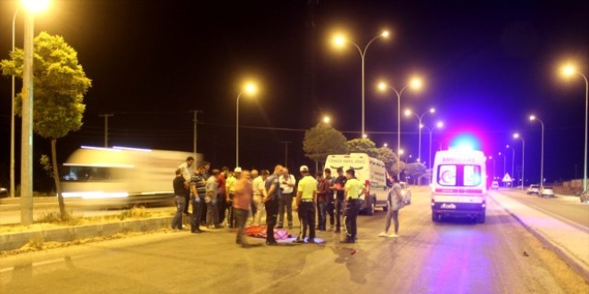 Otomobilin çarptığı sağlık teknisyeni hayatını kaybetti