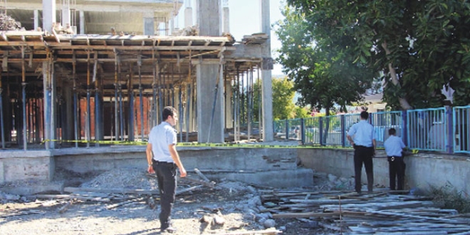 �n�aatta y�ksekten d��en 2 i��i hayat�n� kaybetti