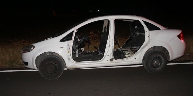 Hacizli otomobilin b�t�n par�alar� �al�nd�, g�vdesi kald�