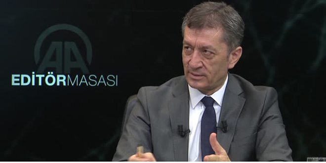 Bakan Selçuk: Çocuğu ne kadar korursak, büyünce o kadar zayıflatırız