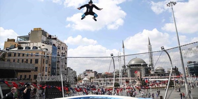 Taksim'de serbest uçuş heyecanı