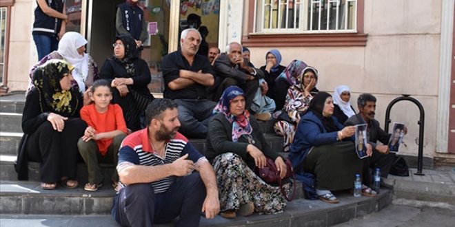 Diyarbakr annelerinin oturma eylemine katlm sryor