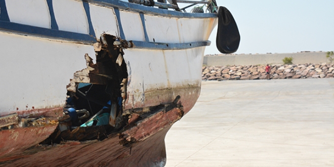 Çanakkale'de trol ile balıkçı teknesi çarpıştı