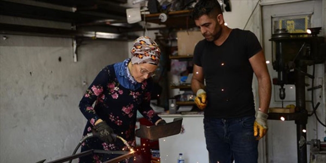 Demirci eşine kalfa oldu