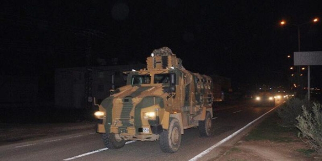 Sınıra zırhlı araç sevkiyatları sürüyor