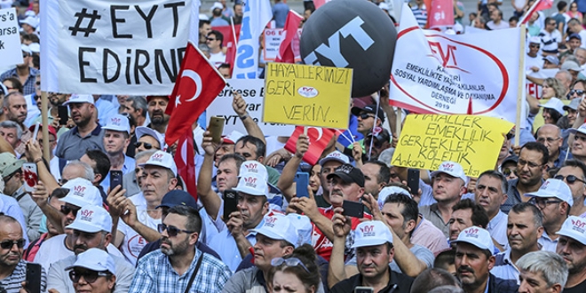 Ankara'da 'emeklilikte yaa taklanlar' eylemi