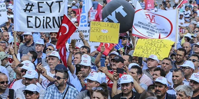 Ankara'da 'emeklilikte yaşa takılanlar' eylemi