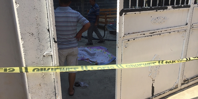 Damdan d��en ya�l� kad�n �ld�