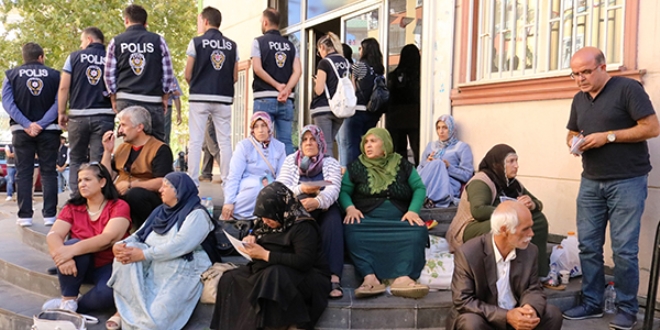 HDP'lilerin, ocuu karlan aileler iin yapt aklamaya tepki