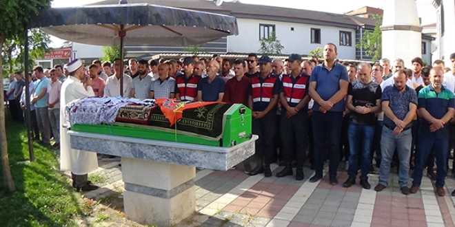 Üniversiteli Burcu gözyaşları arasında toprağa verildi