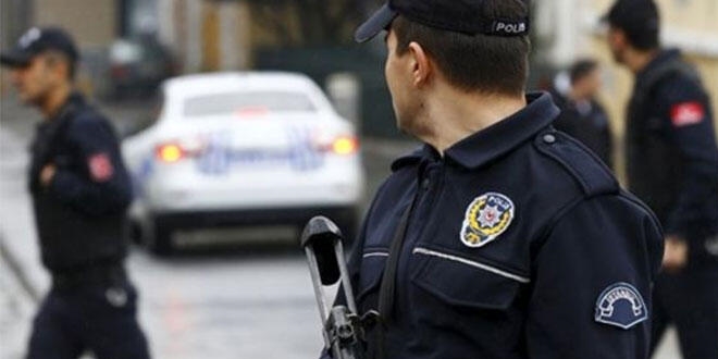 Polis ehliyetsiz sürücü yerine bebeği hastaneye yetiştirdi