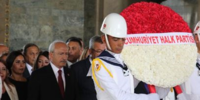 Kılıçdaroğlu başkanlığındaki CHP heyeti Anıtkabir'i ziyaret etti