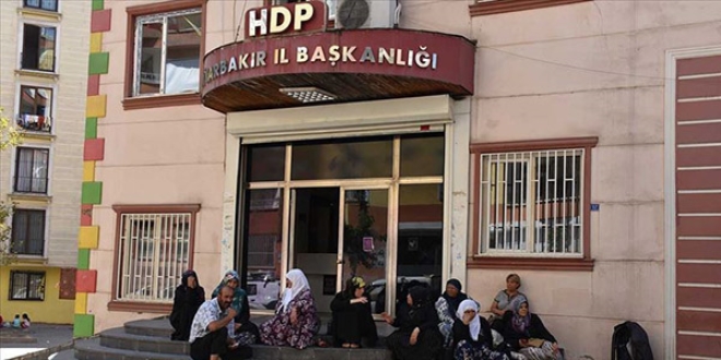 STK'lardan Diyarbakr annelerinin oturma eylemine destek