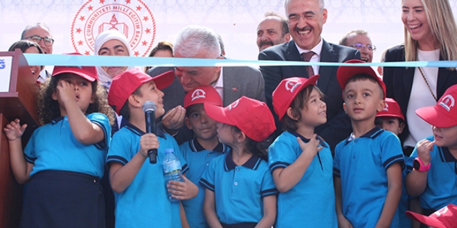 Erdoğan, Yıldırım ve öğrenci arasında esprili diyalog