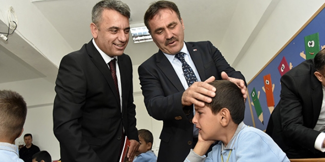 Öyle bir gözyaşı döktü ki... Ne Vali ne Belediye başkanı ikna edemedi