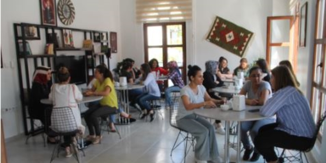Bu kıraathaneye sadece kadınlar girebiliyor