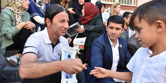 Diyarbakır annelerine 7 yaşındaki Memati'den destek