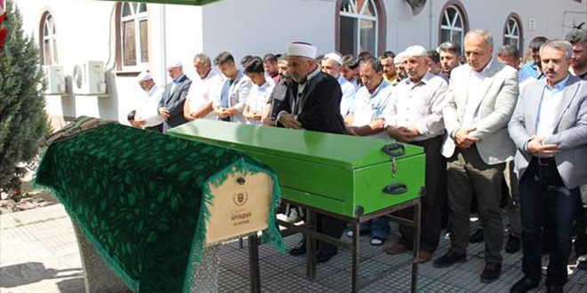 65 yıllık evli çift hayata aynı gün veda etti