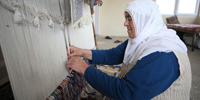 Halı tezgahında geçen 61 yıl