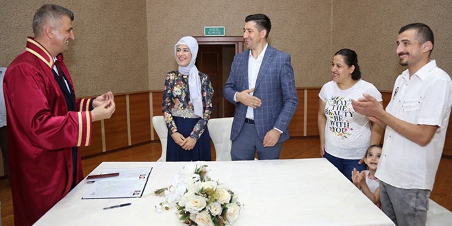 İşitme engelli çift, işaret dili ile dünya evine girdi