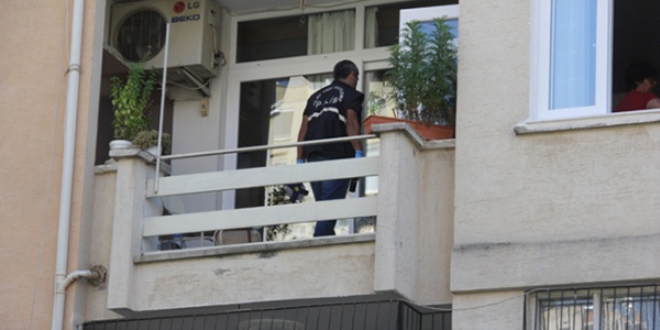 Oğlu yemeği beğenmeyince kendini balkondan aşağı attı