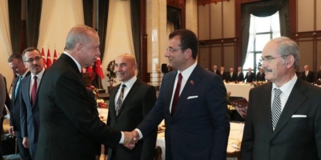 Erdoğan ile İmamoğlu arasında güldüren sandalye diyaloğu