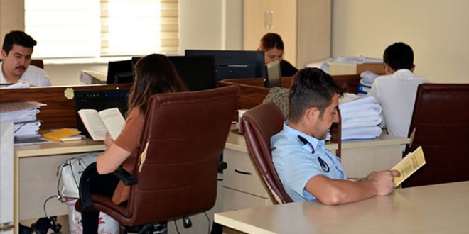 Bu belediyede önce kitap okunuyor, sonra mesai başlıyor
