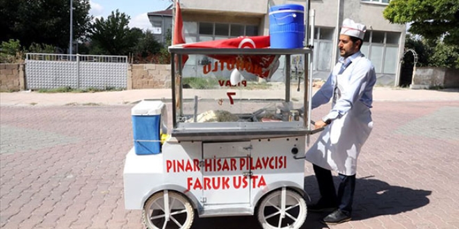 Pilavcı Faruk'un 'emektar' destekli hayat mücadelesi