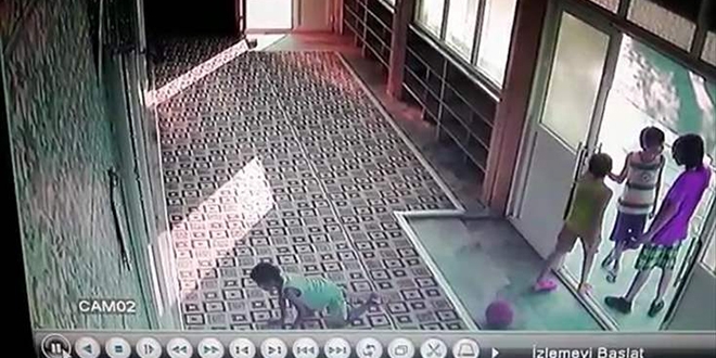 Buldukları parayı camiye bırakan çocuklar duygulandırdı