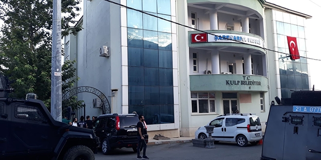 Kulp Belediyesi'ne operasyon, polis arama başlattı