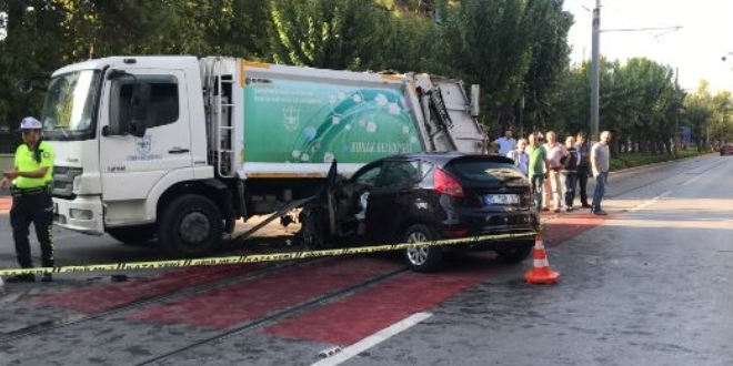 İzmir'de trafik kazası: 2 ölü, 2 yaralı