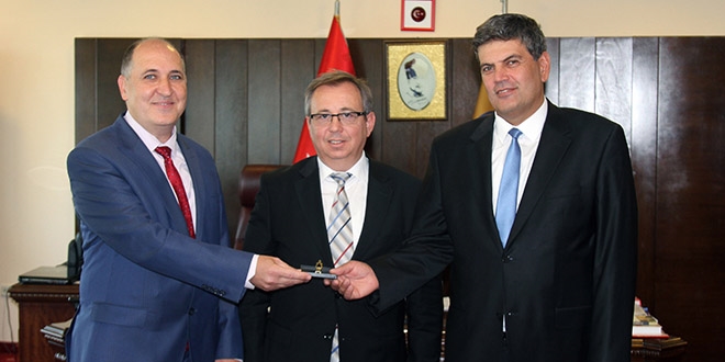 Trakya �niversitesi rekt�r yard�mc�l��� atama