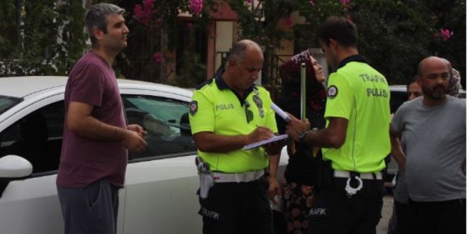 Ko�arak yola ��kan lise ��rencisi otomobilin alt�nda kald�