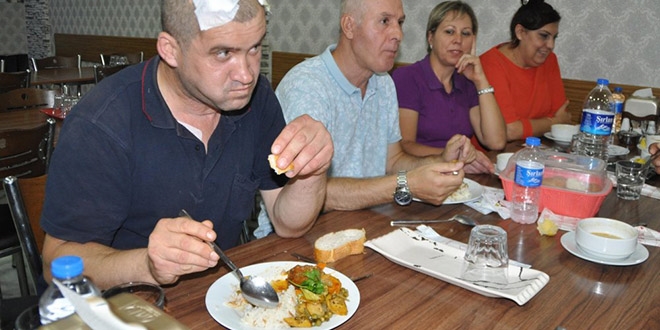 12 yıl sonra eli titremeden yemek yiyebildi